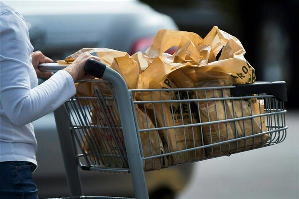 Canada đặt mục tiêu cấm ống hút và túi nhựa vào cuối năm 2022