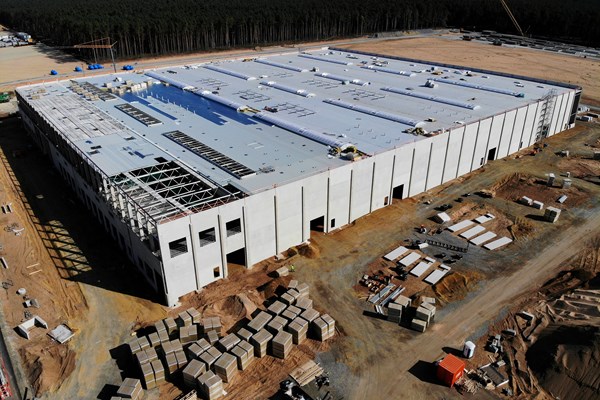 Tesla đối mặt với các rắc rối khi “siêu nhà máy” tại Đức sắp hoàn thành