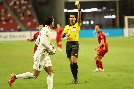 AFF Cup: Những quyết định tranh cãi của trọng tài bắt trận Việt Nam vs Thái Lan