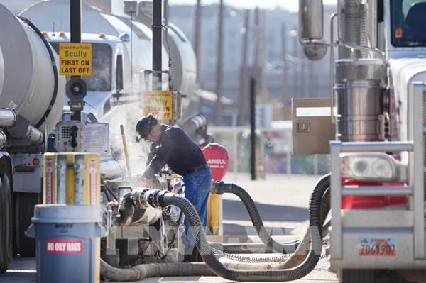 Lý do châu Âu vẫn do dự cấm vận dầu Nga