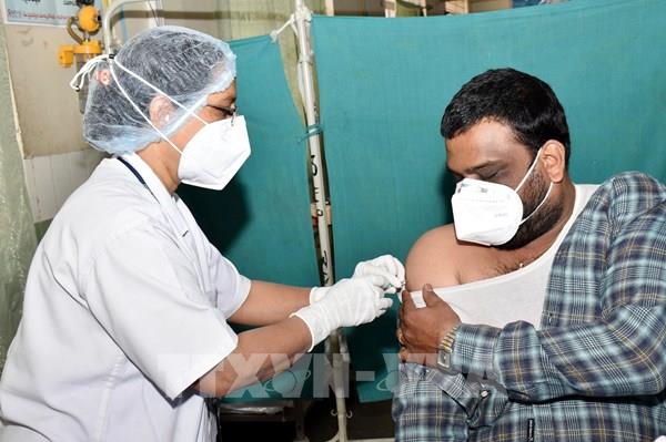 Ấn Độ lên kế hoạch tiêm liều tăng cường vaccine phòng COVID-19 cho đội ngũ y tế