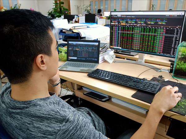 Chứng khoán ngày 11/1: VN-Index mất mốc 1.500 điểm