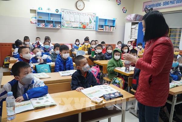 Hàng nghìn học sinh TP Vinh trở lại trường sau gần 4 tháng học trực tuyến