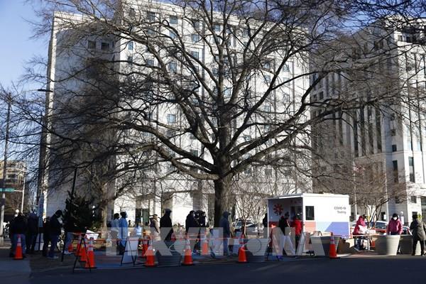 WHO cảnh báo nguy cơ hệ thống y tế bị quá tải do biến thể Omicron