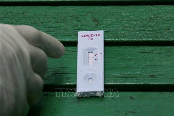 Làm gì khi tự test nhanh dương tính COVID-19?