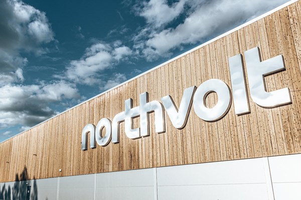 Vận hành nhà máy sản xuất pin xe điện đầu tiên của châu Âu