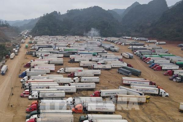 Hàng ngàn lái xe dồn về cửa khẩu, Lạng Sơn nhanh chóng tìm hướng hỗ trợ