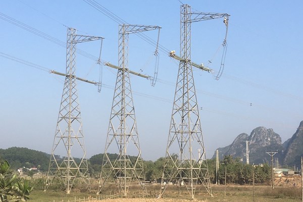 Truyền tải điện đảm bảo an toàn hệ thống lưới trước, trong và sau Tết