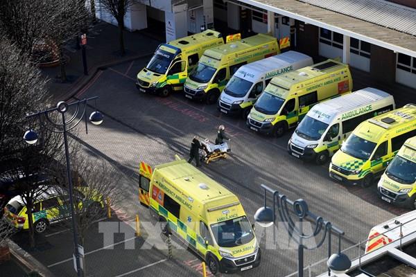 Omicron "xóa sổ" phần lớn sự phục hồi của các cửa hàng truyền thống ở Anh