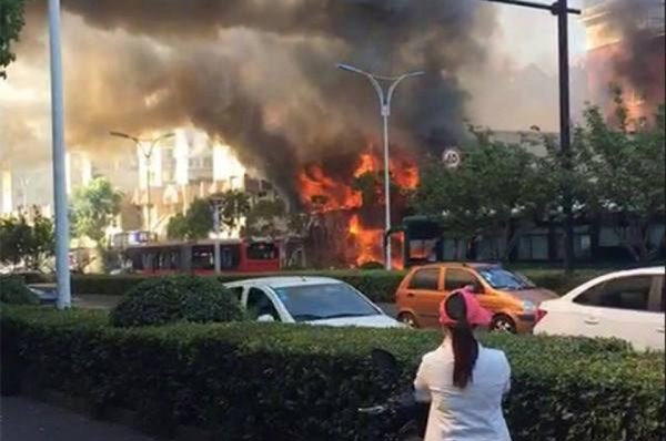 Trung Quốc: Nổ khí gas ở căng tin, khiến hàng chục người bị mắc kẹt