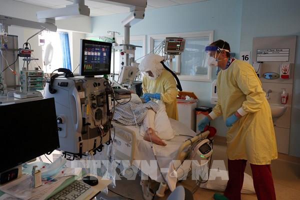 Biến thể Omicron khiến kinh tế Anh đình trệ 