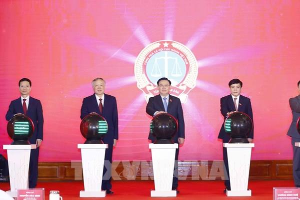 Chủ tịch Quốc hội dự khánh thành 4 ứng dụng công nghệ thông tin trong lĩnh vực Tòa án