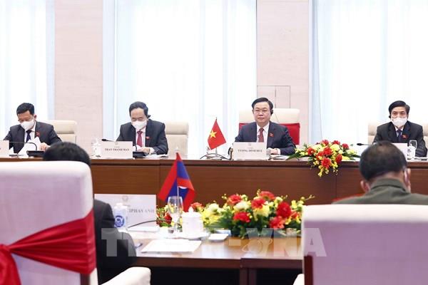 Kết nối hạ tầng giao thông giữa Lào với các cảng biển của Việt Nam