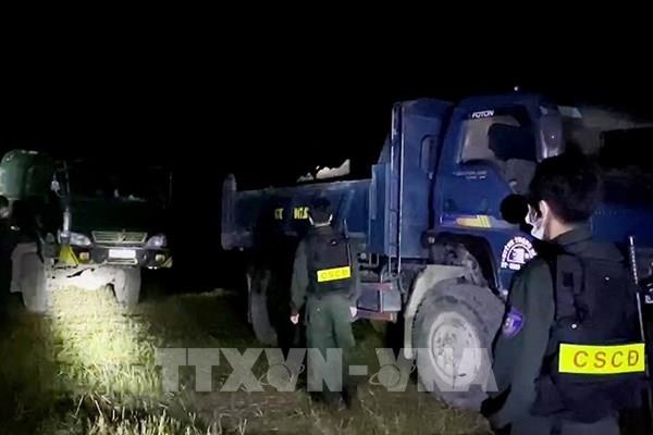 An Giang bắt nhóm đối tượng tổ chức khai thác khoáng sản trái phép