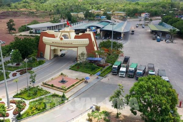 Quảng Trị thực hiện đổi lái xe khi thông quan qua Cửa khẩu quốc tế Lao Bảo