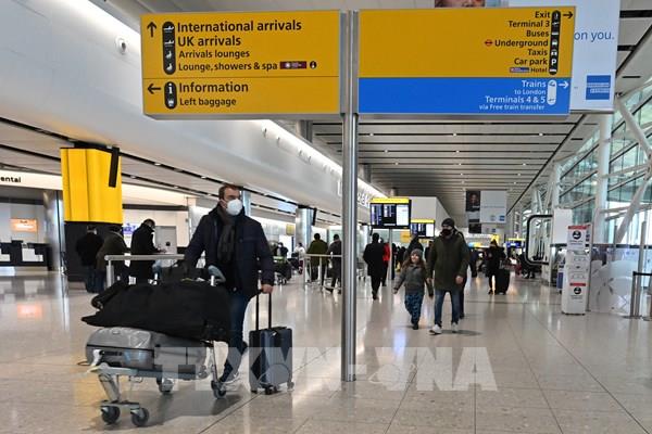 Sân bay lớn nhất nước Anh lao đao vì biến thể Omicron