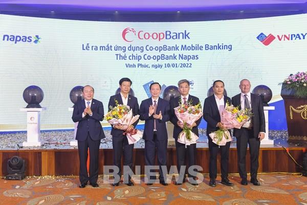 Khách hàng Co-opBank có thể chuyển tiền nhanh qua Napas247 