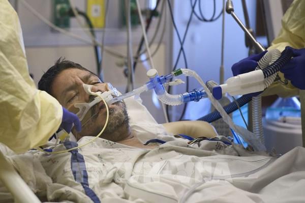 Mỹ huy động thêm 1.000 bác sĩ quân y tới hỗ trợ các bệnh viện quá tải