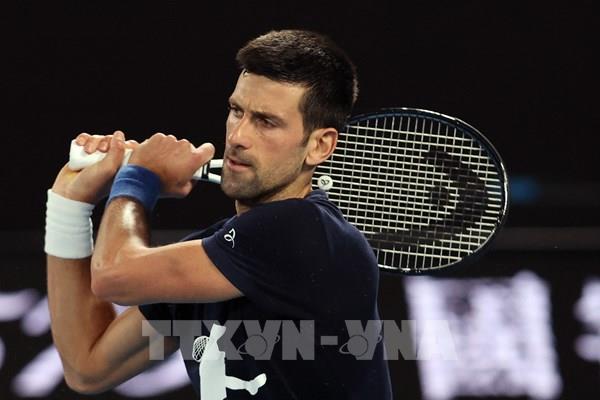 Chính phủ Australia hoãn trục xuất tay vợt Novak Djokovic