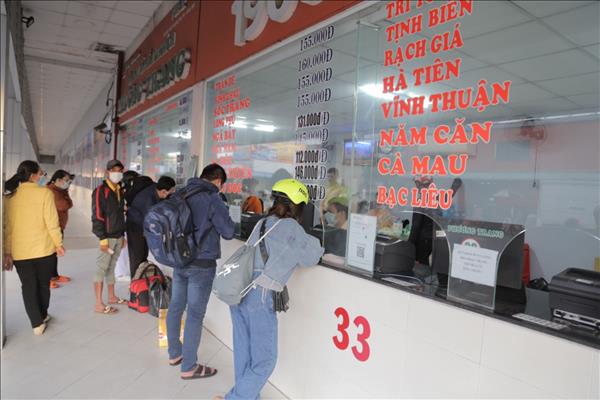 Khách đi lại dịp Tết Nguyên đán 2022 giảm sâu, dịch vụ tàu xe "méo mặt"