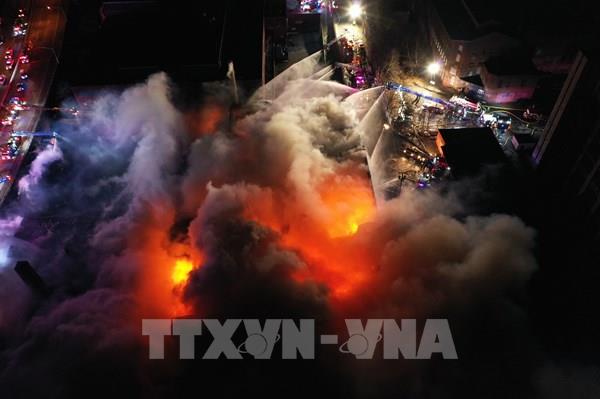 Cháy lớn ở khu chợ đồ tươi sống lớn nhất thế giới