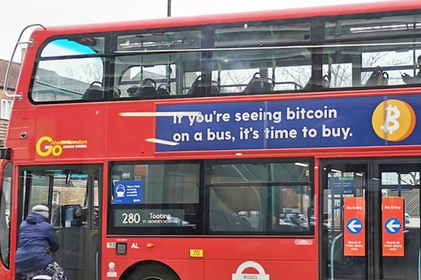 Quảng cáo tiền số trên phương tiện giao thông công cộng ở London cao kỷ lục