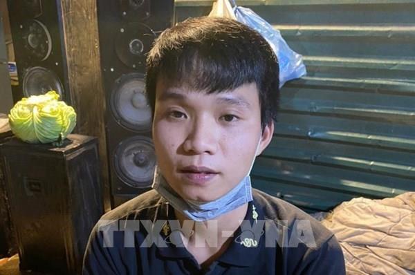 Bắt đối tượng chém vào cổ tài xế taxi định cướp đoạt tài sản