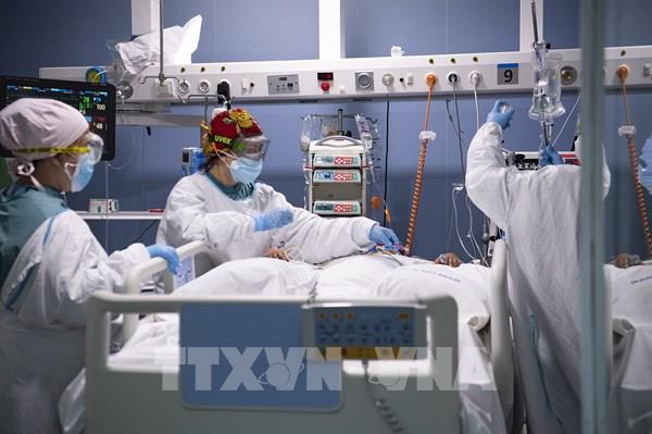 Phát hiện biến thể gene giúp người mắc COVID-19 giảm chuyển nặng