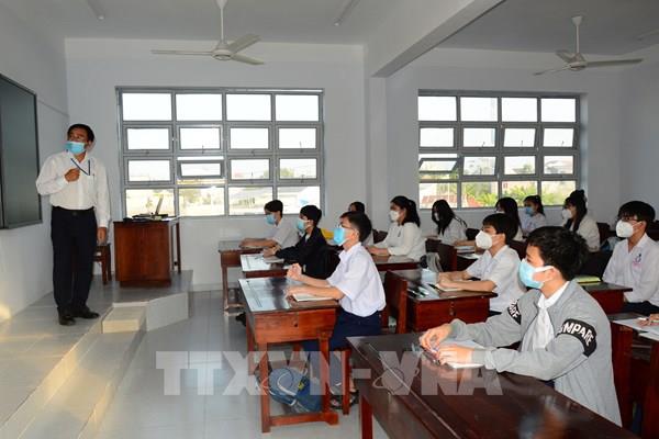 Thủ tướng: Sau Tết, cho học sinh từ 12 tuổi trở lên đi học trực tiếp sớm nhất có thể