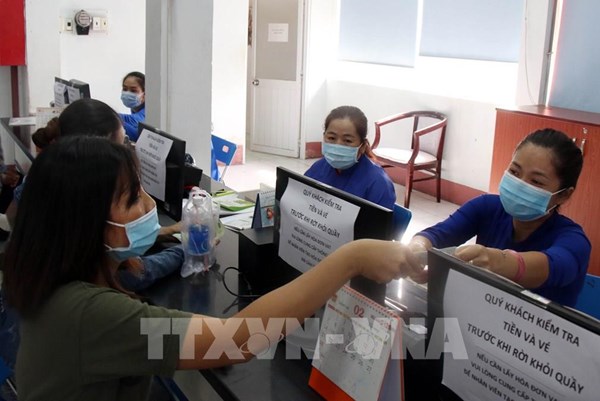 Phục vụ cao điểm Tết: Đường bộ, đường sắt vẫn vắng lặng, hàng không khởi sắc