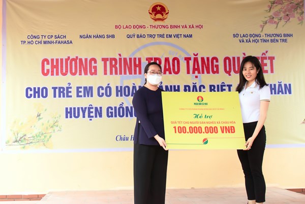 DCM trao quà tết cho hơn 100 hộ nghèo Bến Tre