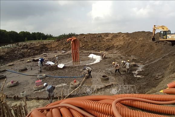 Bến Tre gỡ vướng mắc đẩy nhanh tiến độ thi công các dự án điện gió