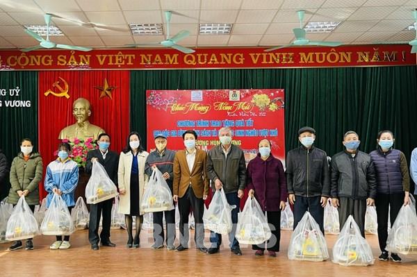 Toyota tặng quà Tết cho các gia đình chính sách và trẻ em khó khăn ở Vĩnh Phúc