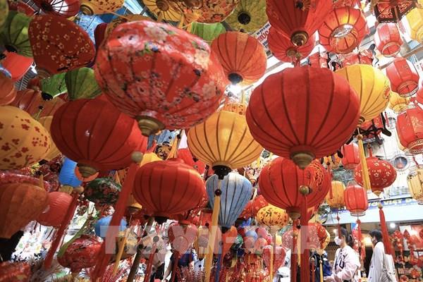 Rực rỡ đồ trang trí Tết Nhâm Dần tại Hà Nội