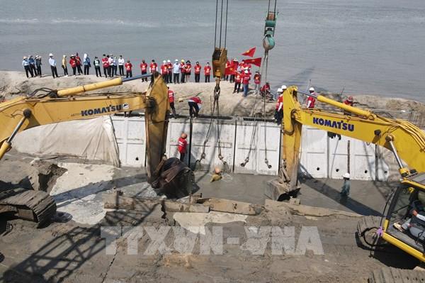 Hợp long về đích sớm Dự án toàn tuyến kè bảo vệ hạ lưu bờ sông Ray