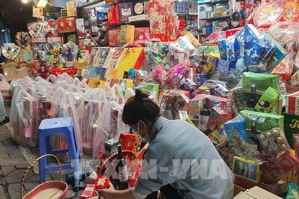 Thị trường quà Tết 2022: Người tiêu dùng thắt chặt chi tiêu