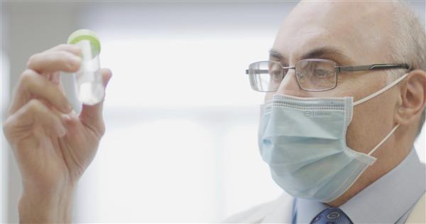 Profile 3 nhà khoa học nghiên cứu công nghệ mRNA được trao giải thưởng Chính VinFuture 2021