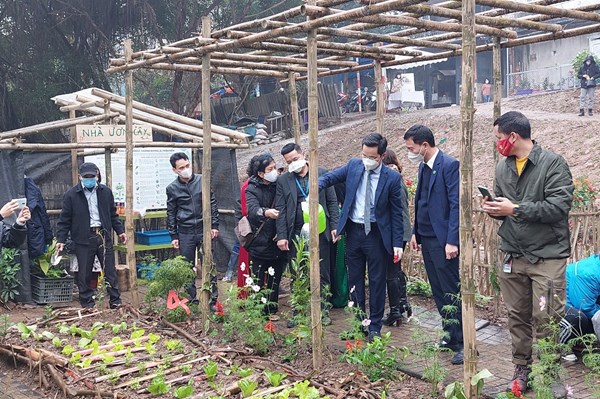 Khánh thành không gian công cộng đa chức năng được cải tạo từ bãi rác ven sông Hồng