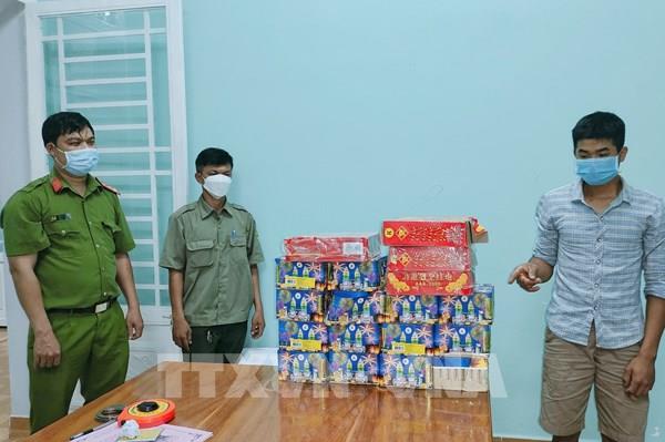 Bình Phước bắt giữ 3 đối tượng vận chuyển hơn 50kg pháo lậu​