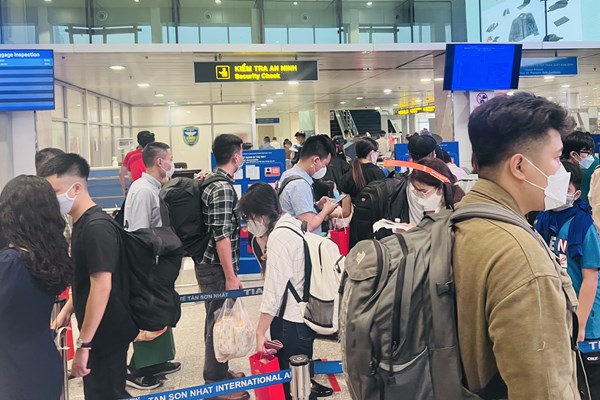 Tạm đóng cửa một đường băng sân bay Tân Sơn Nhất từ 21/2