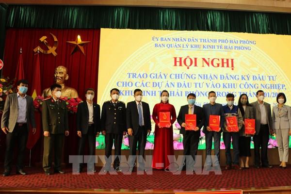 Hải Phòng trao giấy chứng nhận đầu tư cho 5 dự án