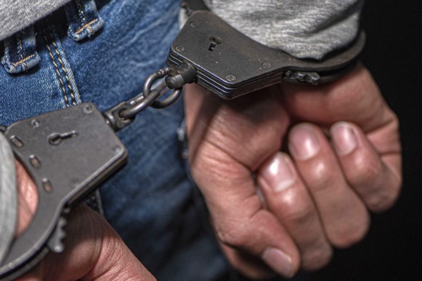 Khởi tố nguyên Giám đốc Công ty nâng khống giá 7 triệu cổ phiếu