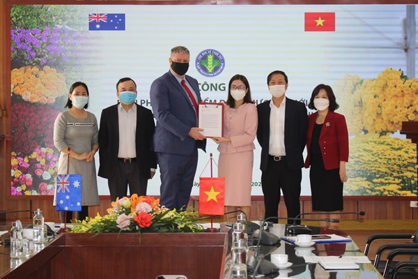 Hoạt chất nào thay thế glyphosate để hoa cắt cành Việt Nam được xuất khẩu trở lại sang Australia?