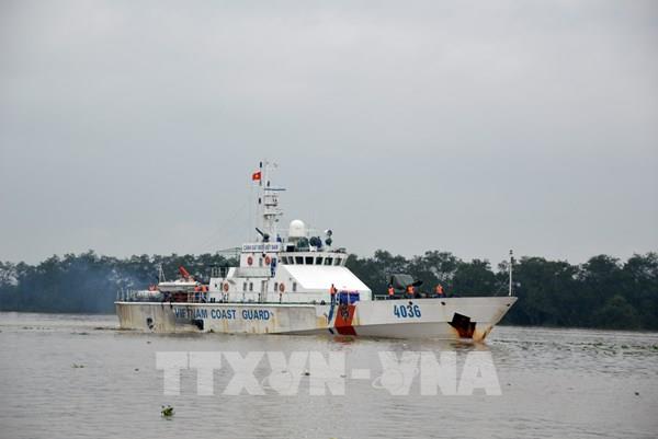 Những con tàu rời cảng cho đất liền đón Tết an vui