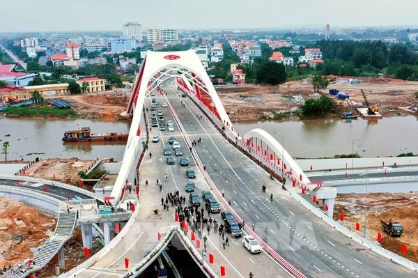 Phó Thủ tướng Lê Văn Thành dự thông xe kỹ thuật cầu Rào