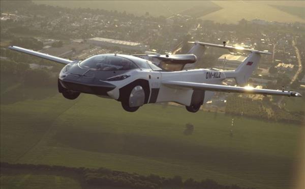 Ô tô bay AirCar được cấp chứng chỉ đủ điều kiện bay tại Slovakia
