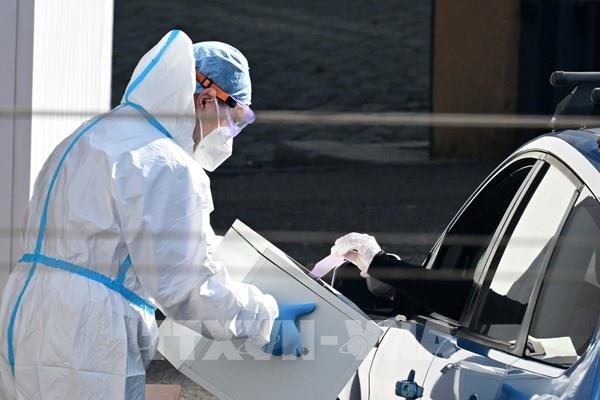 Nhiều nước châu Âu nới lỏng các quy định hạn chế phòng dịch COVID-19