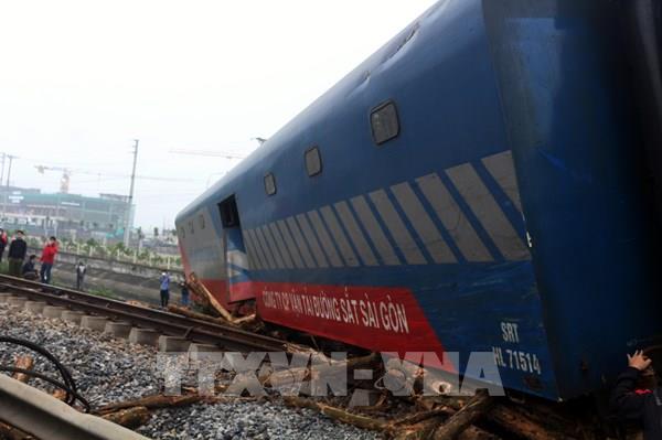 Vụ tàu hỏa va chạm với xe tải chở gỗ tại Hà Nam: Đường sắt Bắc – Nam thông tuyến trở lại