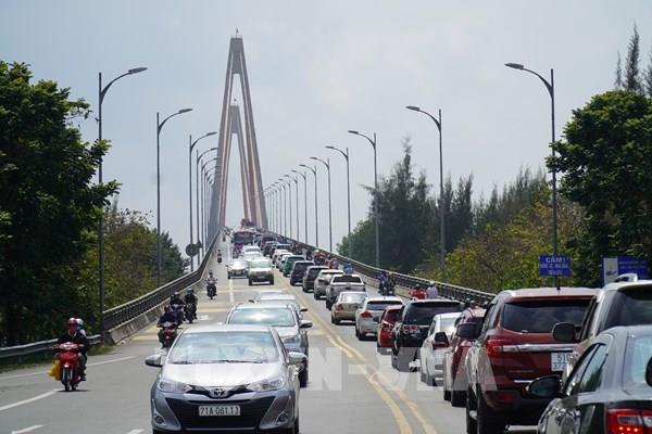 Giải pháp nào giải tỏa ùn tắc giao thông qua cầu Rạch Miễu ngày giáp Tết?