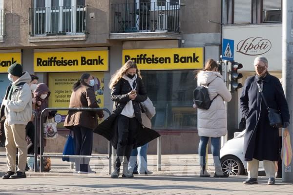 Số ca mắc mới COVID-19 tăng mạnh ở nhiều nước châu Âu